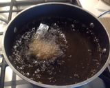 Foto del passaggio 3 della ricetta Gamberoni fritti in crosta di vermicelli di riso e gazpacho piccante di fragole e datterini
