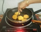 A picture of step 2 of Neem Flower Pakoras.