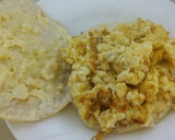 Foto del paso 4 de la receta: Huevos revuelto con queso