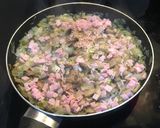 Foto del paso 2 de la receta: Salsa de verdeo y champiñones