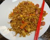 Foto langkah ke 5 dari resep Mie goreng Sosis Wortel kesukaan anak anak.