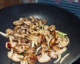 洋蔥炒蠔油香菇的食譜步驟2照片