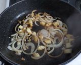 Une image de l'étape 10 de Côtes de porc normande et sa sauce à la pomme.