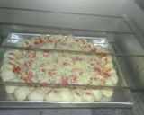 Foto langkah ke 23 dari resep Cheesy Bites Pizza | Pizza dgn pinggiran keju.