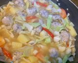 Gambar langkah 7 resipi Easy Fishball Soup Noodles.