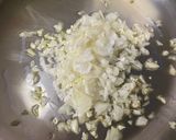 Une image de l'étape 1 de Riz nero façon risotto « alla carbonara ».