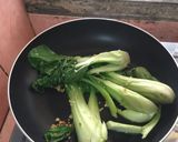 Foto langkah ke 2 dari resep Tumis sawi bawang putih.