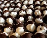 Foto del paso 3 de la receta: Merenguitos con dulce de leche y chocolate