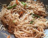 A picture of step 4 of Vegetable Chow Mein.