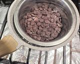 Foto langkah ke 1 dari resep Mixed Nuts Dates Choco Bark (15).