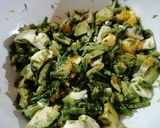 Foto del paso 2 de la receta: Ensalada de espárragos y aguacate he hígados de pollo