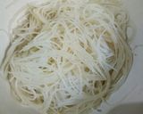 Foto langkah ke 4 dari resep Bihun ayam jamur.