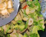 Foto langkah ke 2 dari resep Tumis sayur campur.