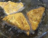 A picture of step 4 of Bread pakoda.