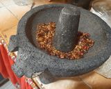Foto del paso 5 de la receta: Chiltepín con ajonjolí 🌶️🧄