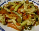 Foto del paso 3 de la receta Tiras de pechuga de pollo con zanahoria y calabacin