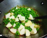 A picture of step 3 of Aloo Matar.