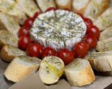 Camembert sajtos mártogatós kiflivel recept fázis 4 fotója