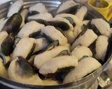 A picture of step 1 of Stuffed Mussels.