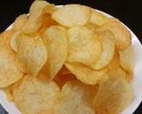 होममेड आलू चिप्स (Homemade aloo chips recipe in hindi) रेसिपी चरण 3 फोटो