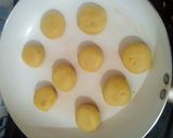 Foto langkah ke 9 dari resep Bakpia Ubi (isi ayam dan gula susu).