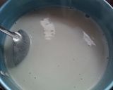 Foto langkah ke 2 dari resep Pudding Susu Topping Jeruk, Anggur dan Sirup.