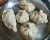 A picture of step 5 of Chicken momo with soup and chutney.
