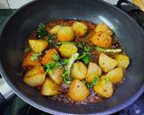 A picture of step 2 of Achari Aloo.