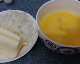 Foto langkah ke 1 dari resep Cheese onion egg (dadar).