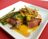 Foto del paso 9 de la receta: Medallón de filete miñón y espárragos flameados con salsa holandesa