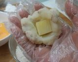 A picture of step 2 of Fried Potato Balls with Cheese Filling.
