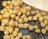 A picture of step 2 of Make tinned chickpeas better!.