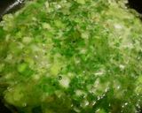 Foto del paso 2 de la receta Patatas a la importancia en salsa verde con langostinos