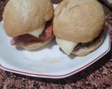 Foto del paso 2 de la receta: Montadito de panceta y salchichas