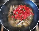 Foto del passaggio 2 della ricetta Spaghettoni con le sarde e i pomodorini 🌷