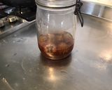 Une image de l'étape 5 de Vinaigre de fleurs de ciboulette.