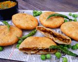 A picture of step 11 of Khasta Matar Kachoris.