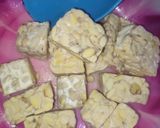 Foto langkah ke 1 dari resep Bola Tempe Isi Keju.
