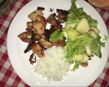 Foto del paso 3 de la receta: Ensalada de palta con manzana + cuadritos de panceta pollo y bondiola