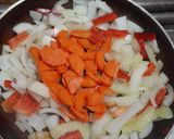 Foto del paso 1 de la receta: Salteado de verduras y pollo con fideos