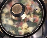 Foto del paso 2 de la receta: Tortilla de coliflor espinaca zanahoria tomate jamón y queso