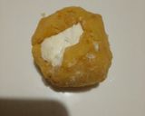Foto del paso 4 de la receta: Bolitas de plátano rellenas