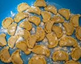 Foto langkah ke 3 dari resep Pastel mini isi abon.