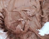 Csokis, málnakrémes, tejszínes, mascarponés szelet recept fázis 4 fotója