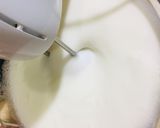 Hình bước làm 4 của món Bánh bông lan phô mai Nhật Bản (Japanese chiffon cheese cupcakes)