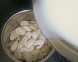 बादाम मिल्कशेक (Badam milkshake recipe in Hindi) रेसिपी चरण 2 फोटो