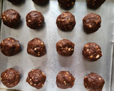 Foto langkah ke 4 dari resep Kue Kering Coklat Kacang.