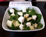 A picture of step 3 of My Apple,Spinach, Goats Cheese Salad & Apple Balsamic Vinegar 😍.