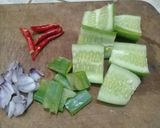 Foto langkah ke 1 dari resep Sayur Bening Ketimun.