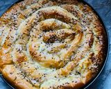 Pas rețetă Burek cu brânzeturi (și șuncă) 4 fotografie